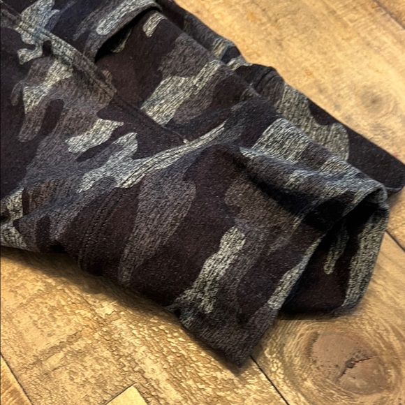 Bombshell Sportswear Camo and Black Leggings - Picture 6 of 6